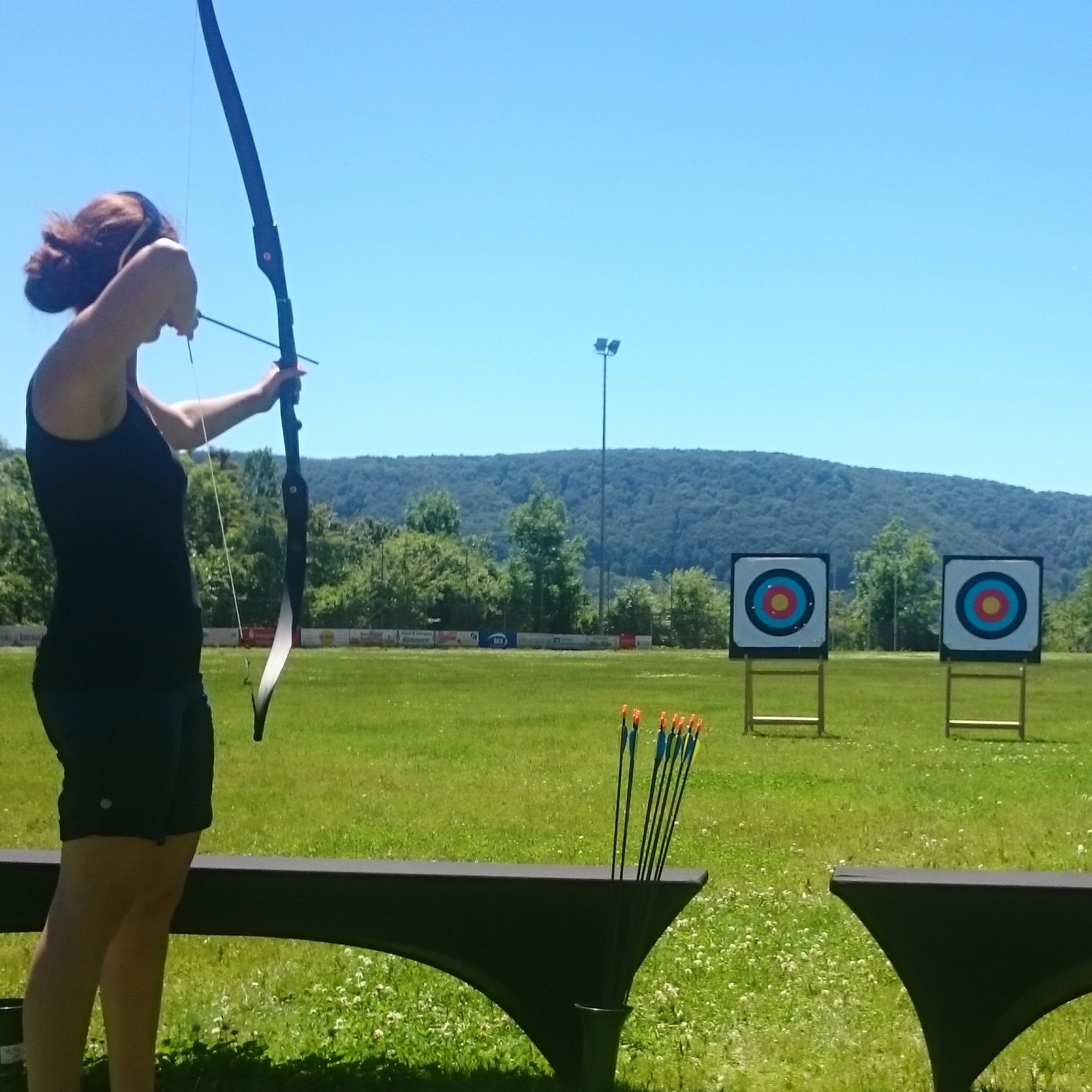 Bogenschießen auf Sportplatz